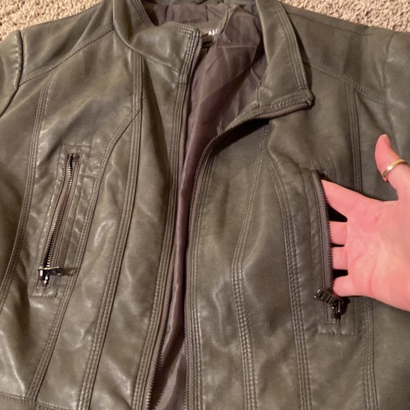 Roz & Ali dark grey pleather jacket - Picture 3 of 8